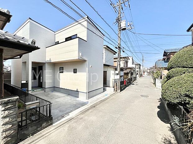 前面道路はきちんと整備されています  