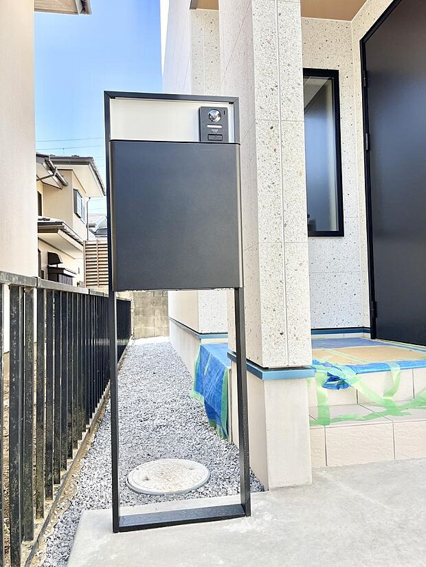 シンプルデザインのポスト。