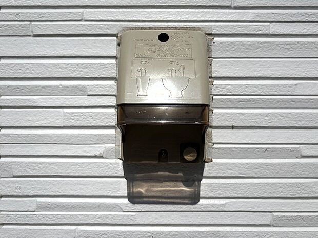 高圧洗浄機やエアーコンプレッサーなどの使用時に便利な外コンセント