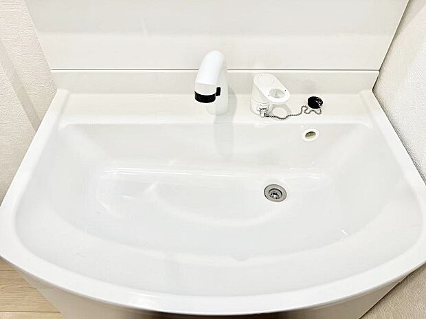 ハンドシャワー付き！使いやすい洗面台。