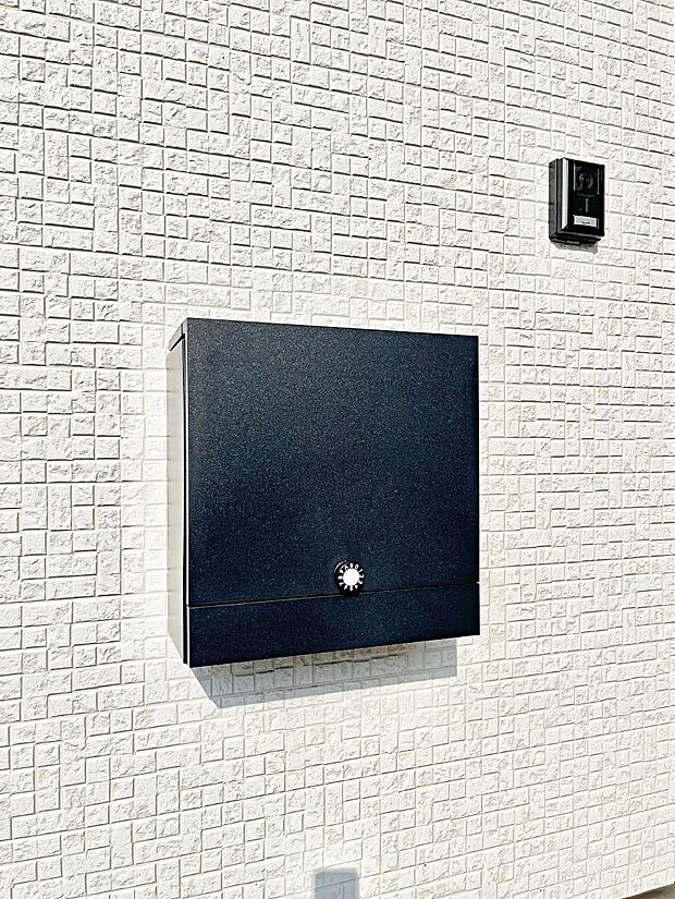 シンプルデザインのポスト。