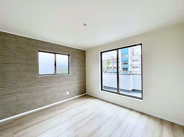 明るいバルコニーサイドに洋室を設置。目覚めの良い寝室に。 