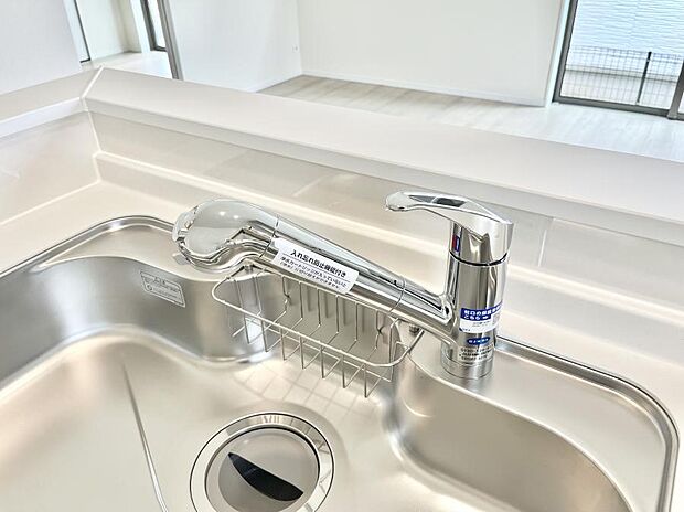 いつでも清潔なおいしいお水を。一つの水栓で水道水と浄水を使い分け。