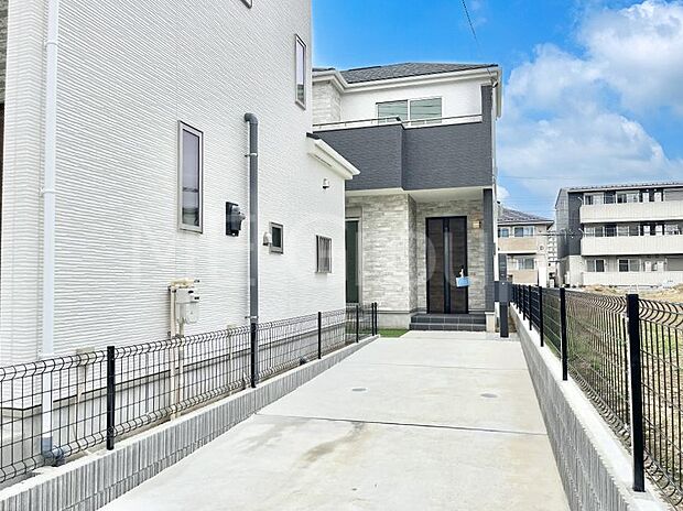 洗練された外観、上質な住空間が広がる室内は永く安心して過ごせる住居です。