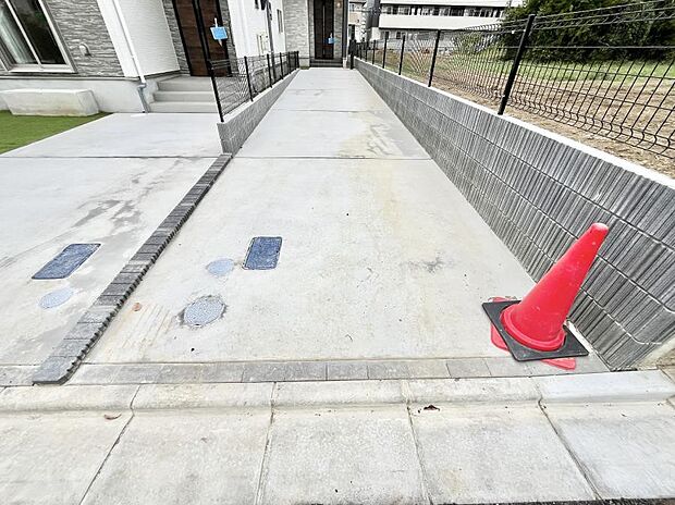 駐車2台可能！急なお客様の駐車に。また、ご家族の自転車スペースとしても大活躍。