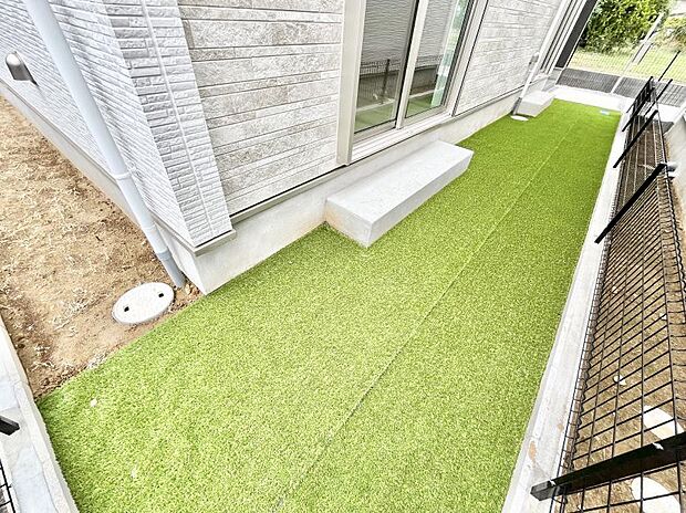 ガーデニングや家庭菜園も楽しめるお庭付き。  