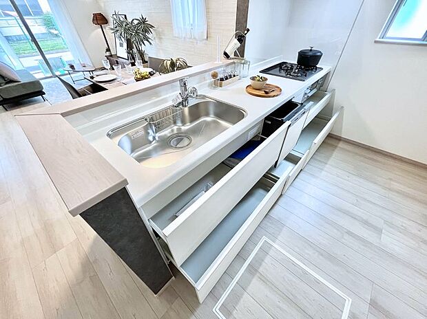 使いやすさを優先したスライド式収納タイプ！