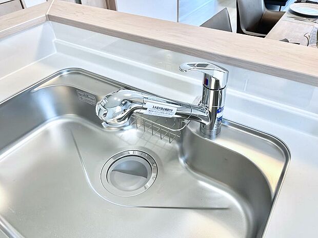 いつでも清潔なおいしいお水を。一つの水栓で水道水と浄水を使い分け。