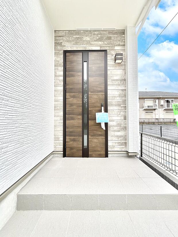 大切な家族、来客を出迎える玄関。