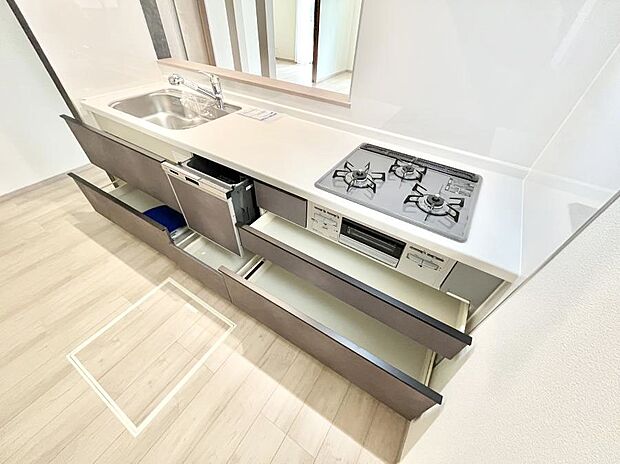 使いやすさを優先したスライド式収納タイプ！