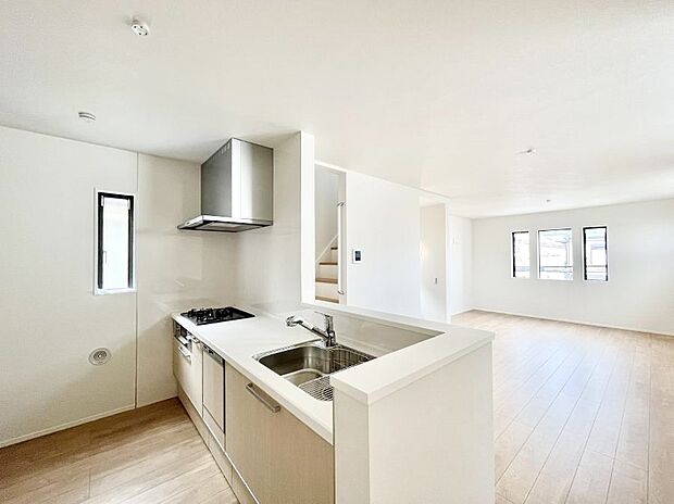 料理をしながらでもご家族との会話を楽しめる対面キッチン　