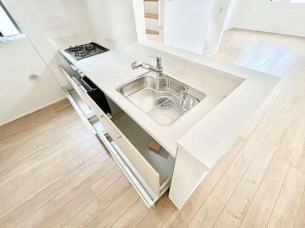 使いやすさを優先したスライド式収納タイプ!