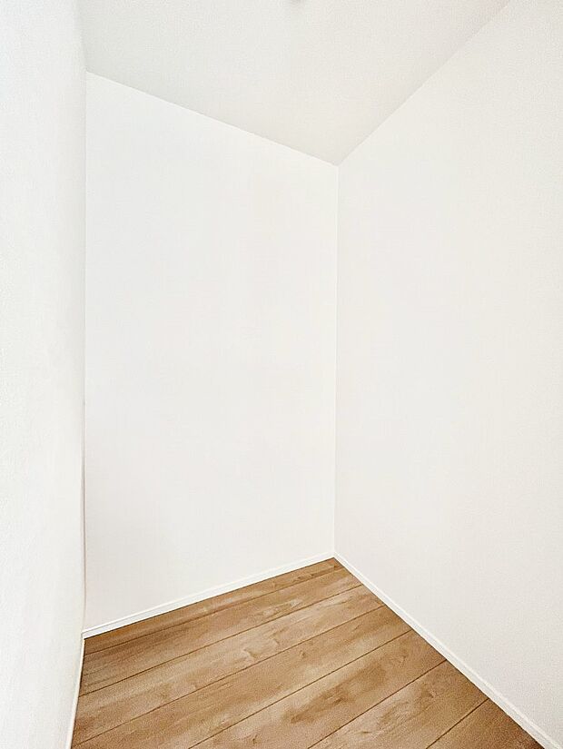 ウォークインクローゼットの活用で生活空間スッキリ