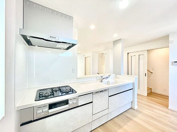 料理をしながらでもご家族との会話を楽しめる対面キッチン