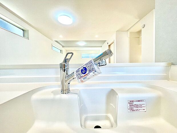 いつでも清潔なおいしいお水を。一つの水栓で水道水と浄水を使い分け。