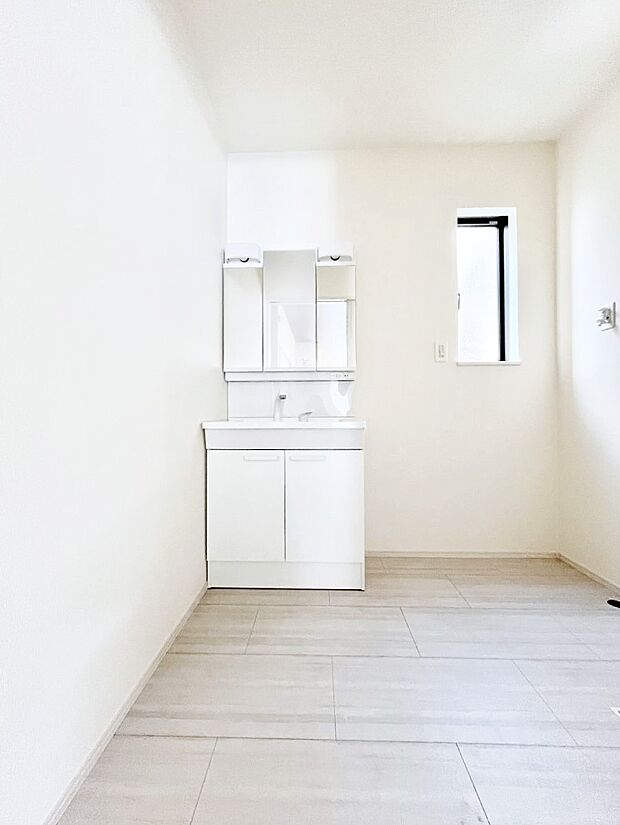 清潔感のある快適空間です。毎日の身支度も気持ち良くお使い頂けます。