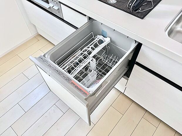 面倒なお片づけは食洗機にお任せ！家事の負担が減って、時間にも気持ちにもゆとりができます。