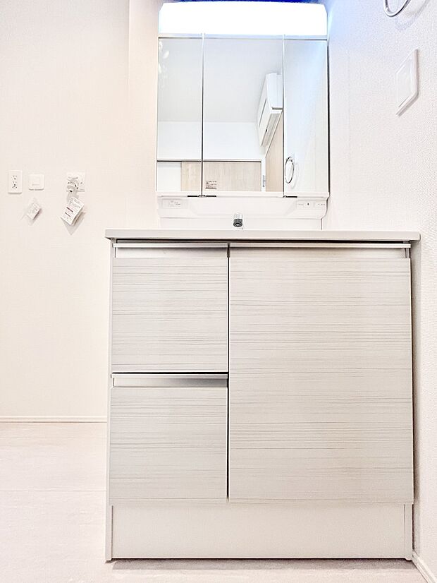 収納力と機能性に優れた洗面化粧台