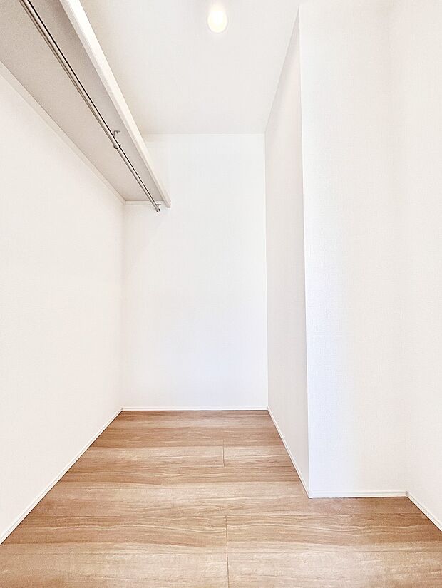 ウォークインクローゼットの活用で生活空間スッキリ