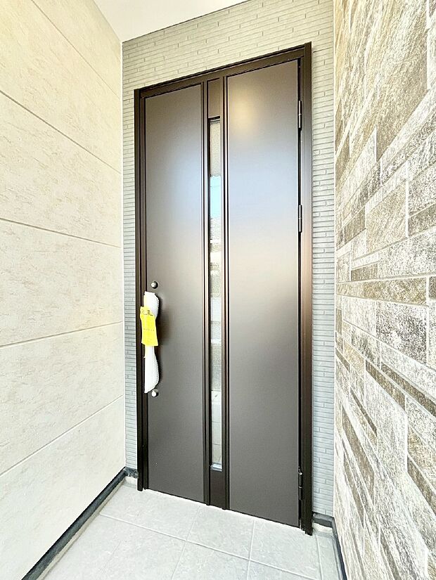 大切な家族、来客を出迎える玄関。