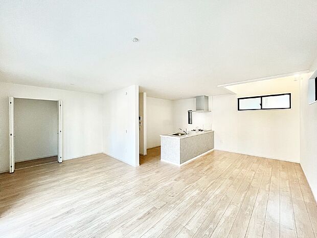 快適な床暖房付き。自然とご家族が集まり団らんを満喫できます