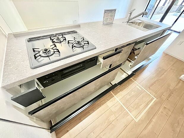 使いやすさを優先したスライド式収納タイプ！