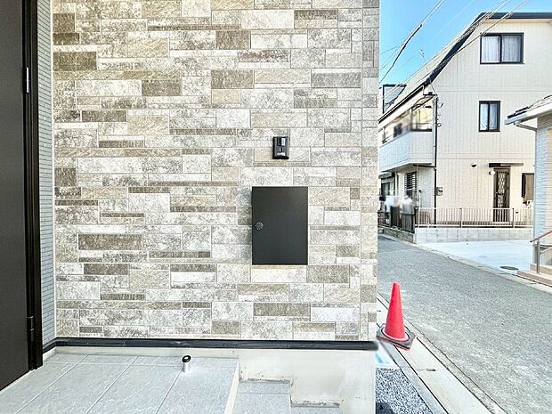 シンプルデザインのポスト。