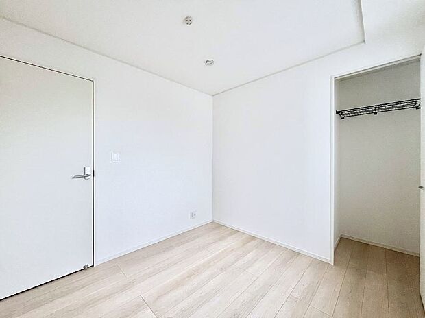 使いやすい形でベットや家具の置き方にも困ることもありません。 