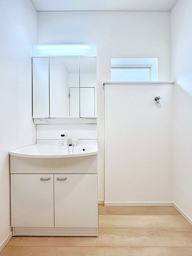 収納力と機能性に優れた洗面化粧台