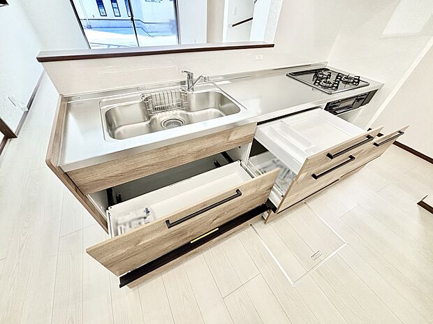 使いやすさを優先したスライド式収納タイプ!