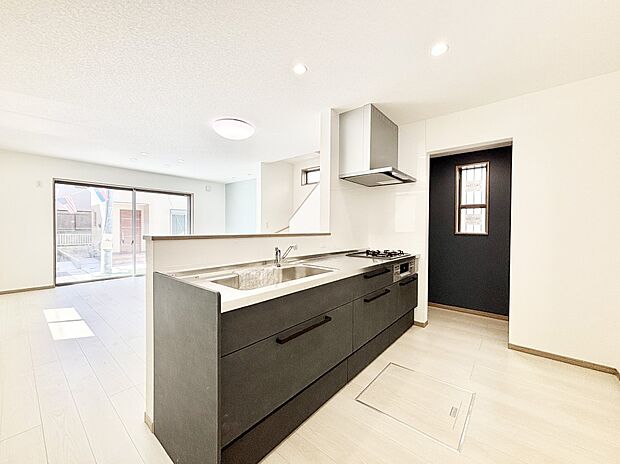 料理をしながらご家族との会話を楽しめる対面カウンターキッチン