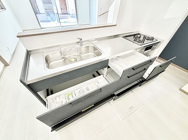 使いやすさを優先したスライド式収納タイプ！