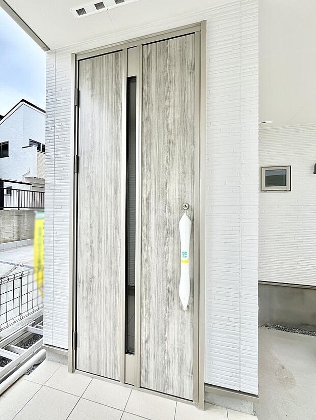 大切な家族、来客を出迎える玄関。