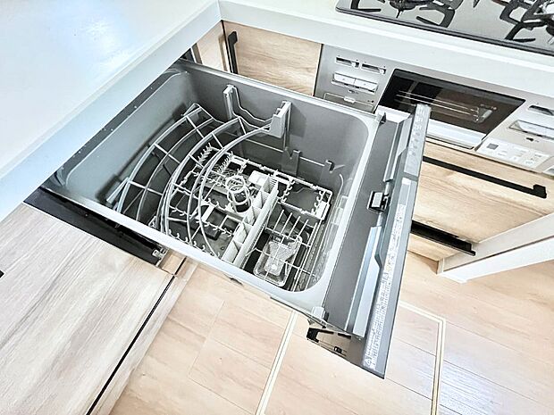 面倒なお片づけは食洗機にお任せ！家事の負担が減って、時間にも気持ちにもゆとりができます。