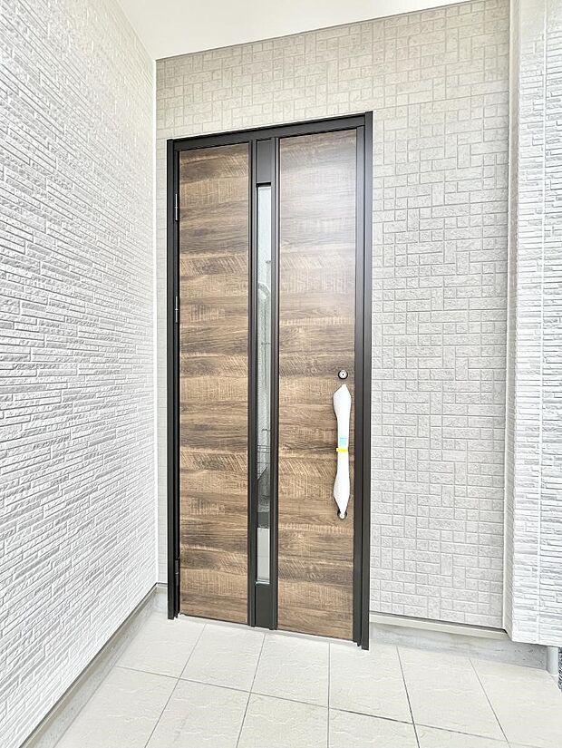 大切な家族、来客を出迎える玄関。