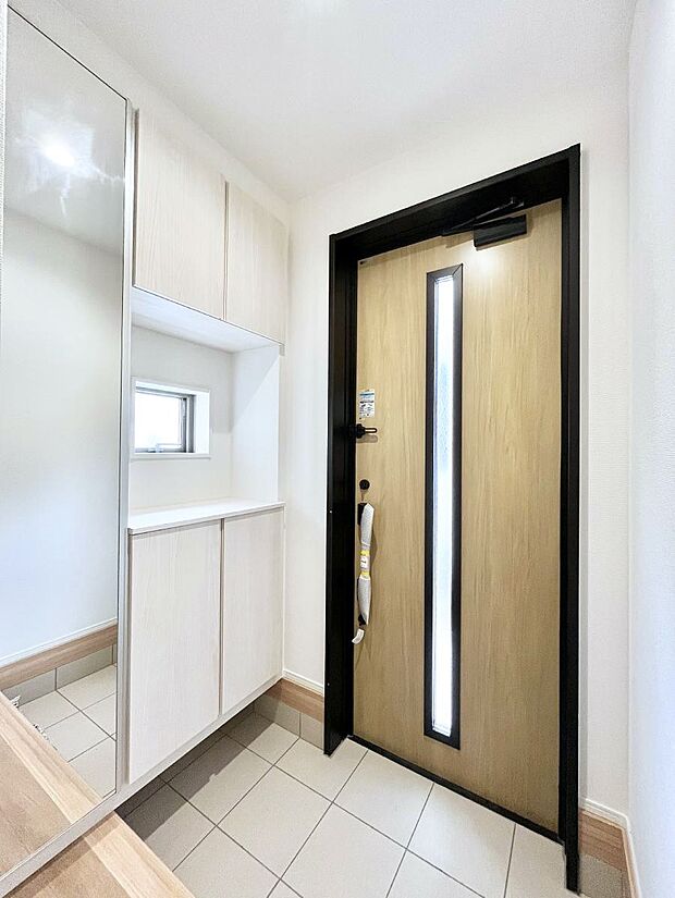 飾り棚を利用して、お越しいただくお客様をおもてなしできます。