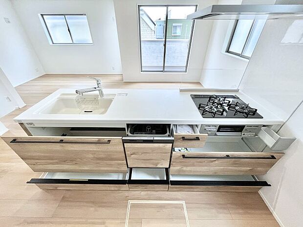 使いやすさを優先したスライド式収納タイプ！