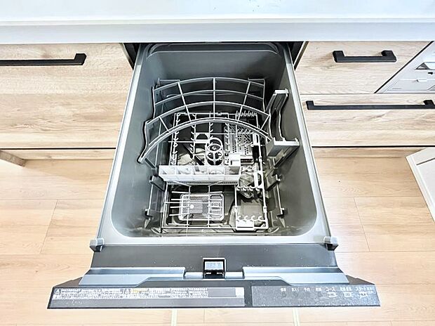 面倒なお片づけは食洗機にお任せ！家事の負担が減って、時間にも気持ちにもゆとりができます。