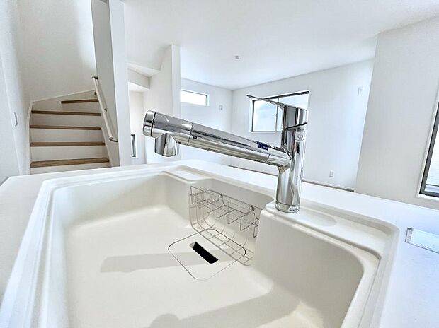 いつでも清潔なおいしいお水を。一つの水栓で水道水と浄水を使い分け。