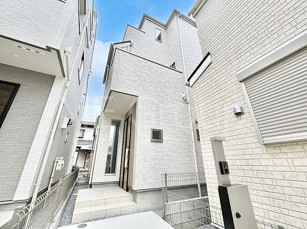 洗練された外観、上質な住空間が広がる室内は永く安心して過ごせる住居です。 