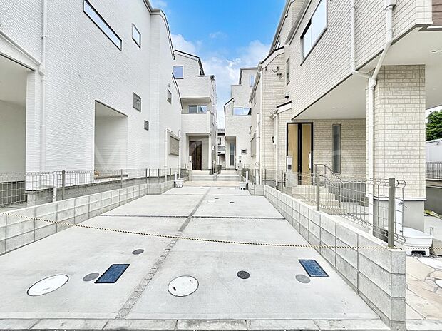 シンプルで落ち着きのある建物は住むかたの個性でオリジナルなものになっていきます。 