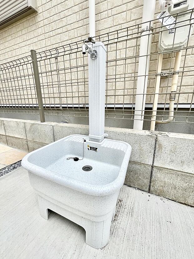 外水栓があると、庭のお手入れやちょっとした手洗い・洗車に便利です！ 