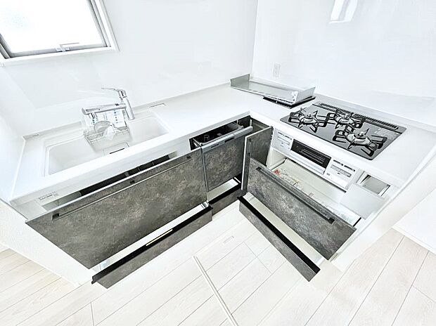 使いやすさを優先したスライド式収納タイプ!