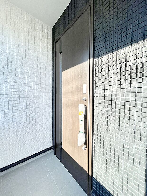 大切な家族、来客を出迎える玄関。