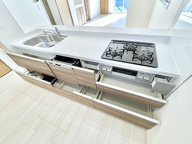 使いやすさを優先したスライド式収納タイプ！