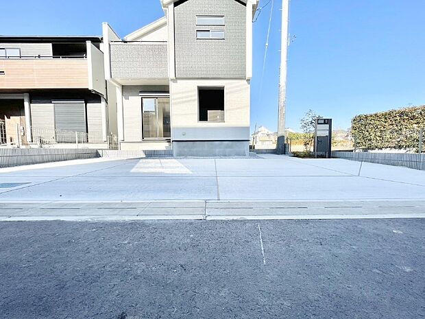 駐車3台可能！急なお客様の駐車に。また、ご家族の自転車スペースとしても大活躍。