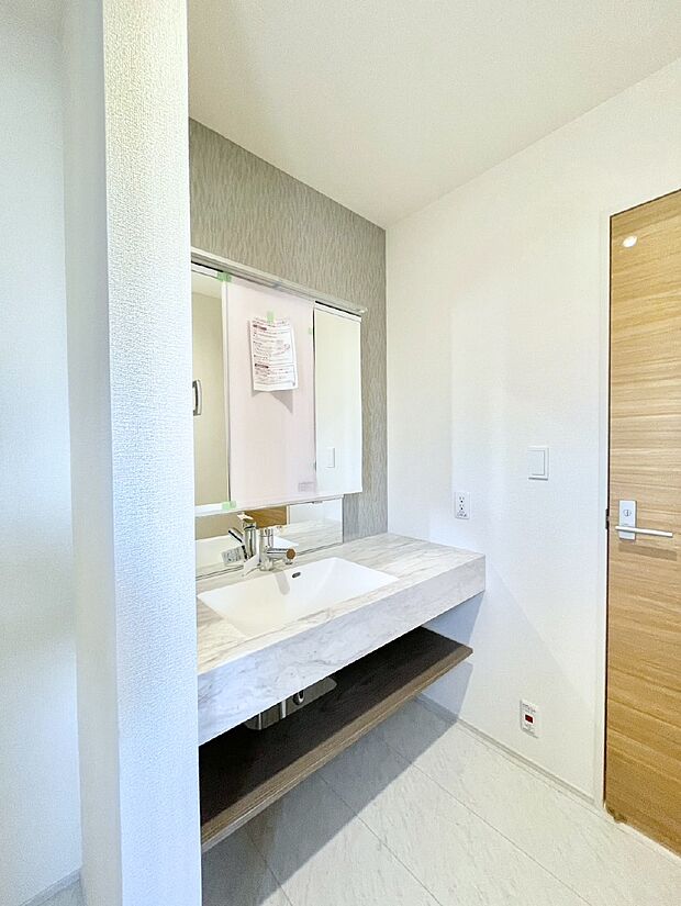 清潔感のある快適空間です。毎日の身支度も気持ち良くお使い頂けます。 