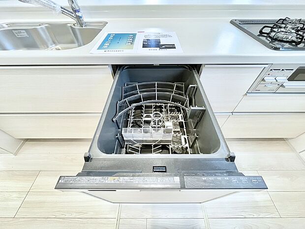 面倒なお片づけは食洗機にお任せ！家事の負担が減って、時間にも気持ちにもゆとりができます。