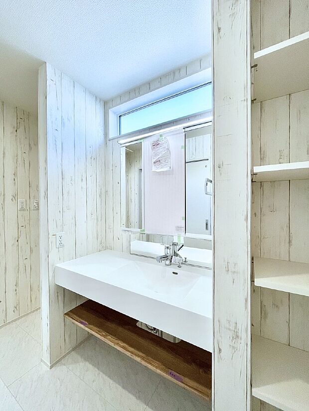 清潔感のある快適空間です。毎日の身支度も気持ち良くお使い頂けます。