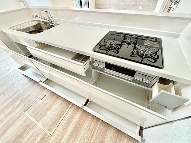 使いやすさを優先したスライド式収納タイプ!